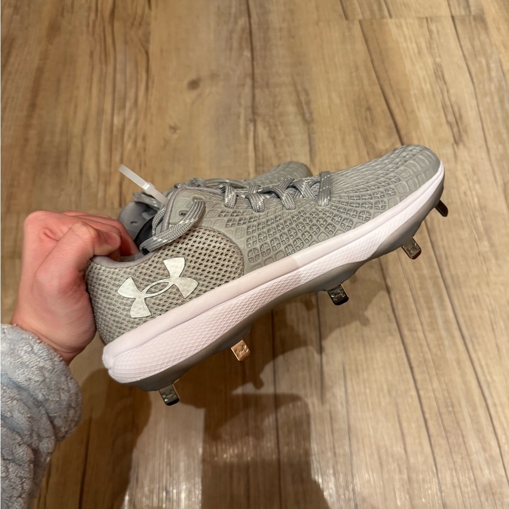 Under Armour Light Gray Athletic Shoes